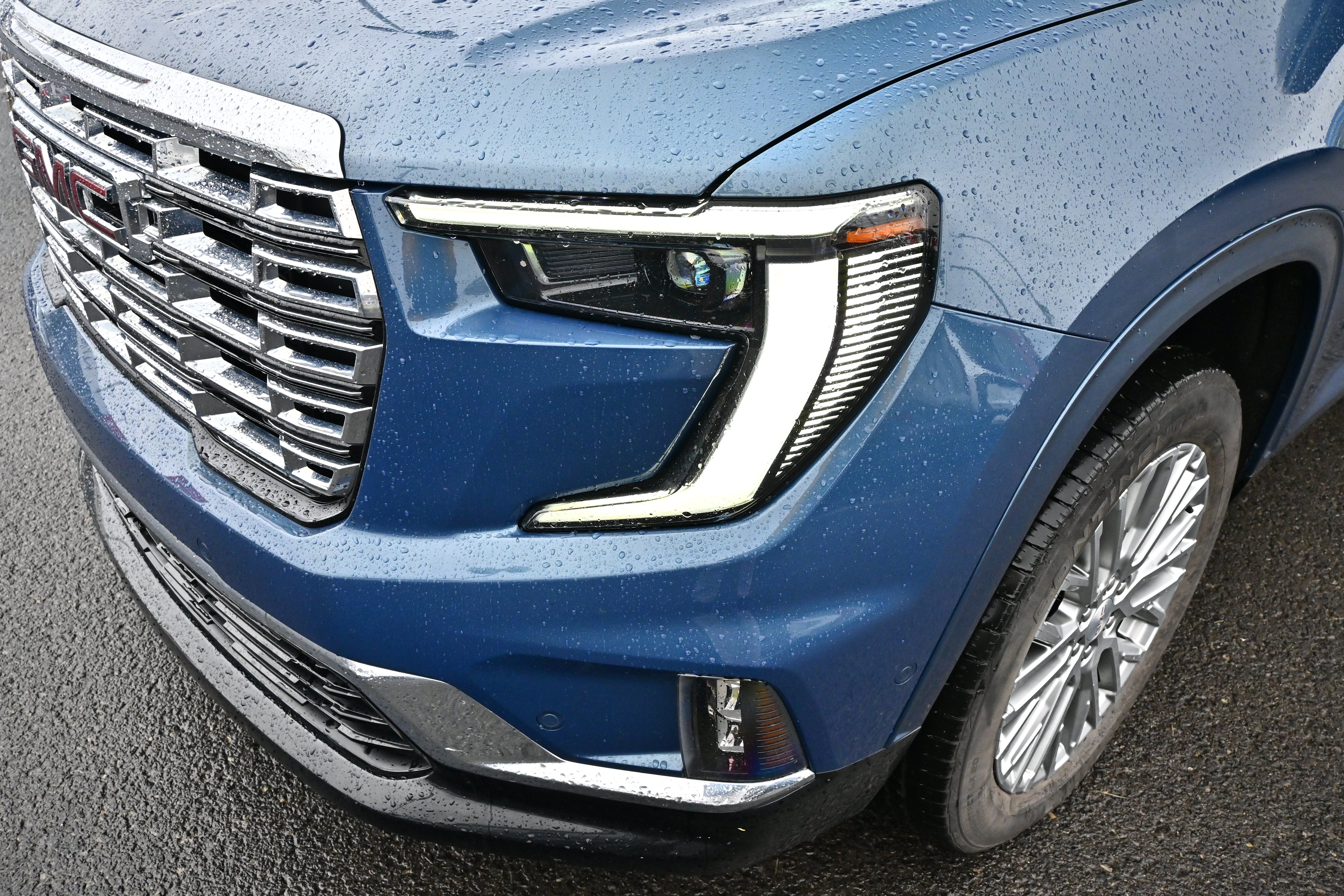2025 GMC Acadia Denali