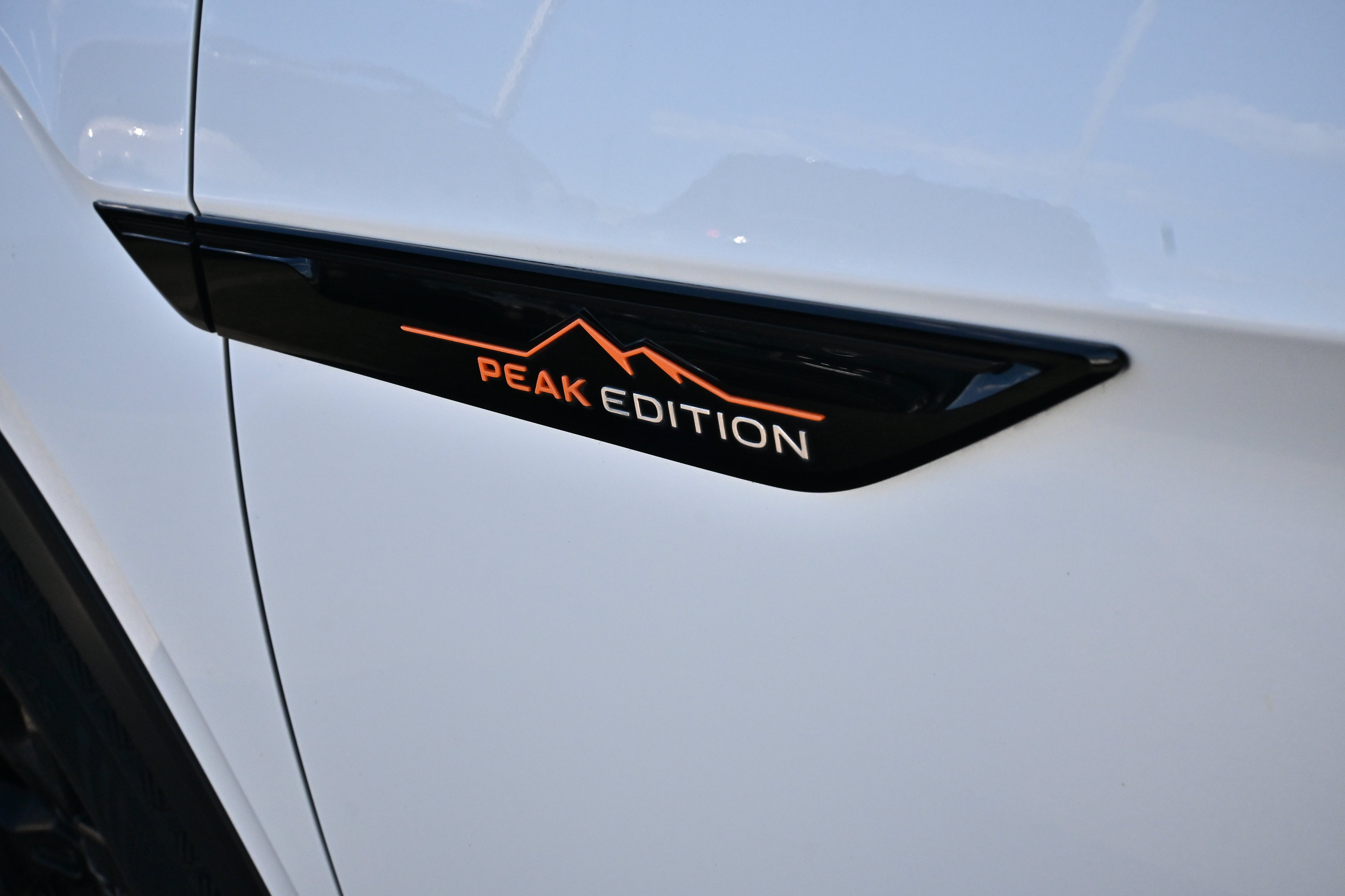 2024 Volkswagen Atlas 2.0T Peak Edition SEL