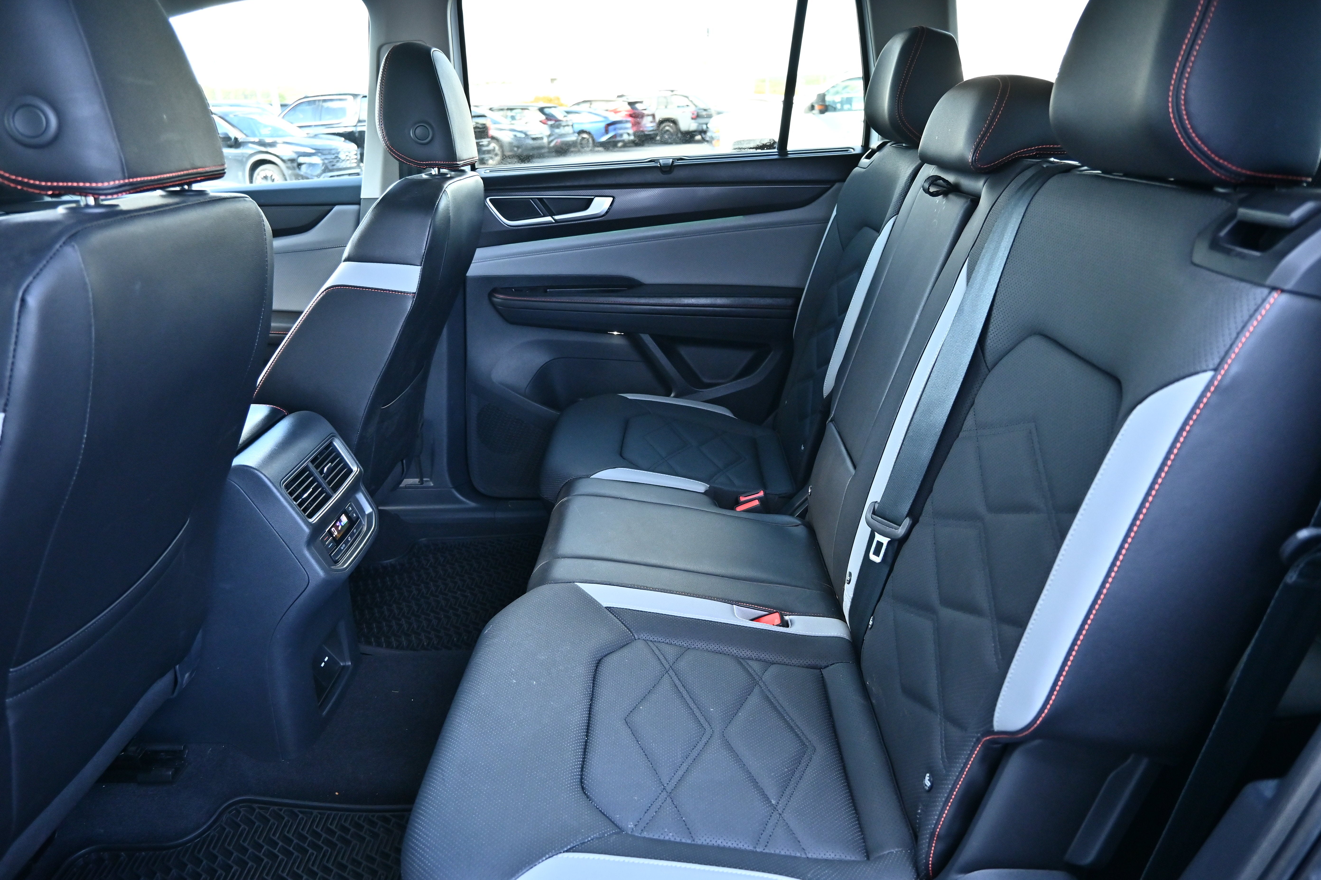 2024 Volkswagen Atlas 2.0T Peak Edition SEL