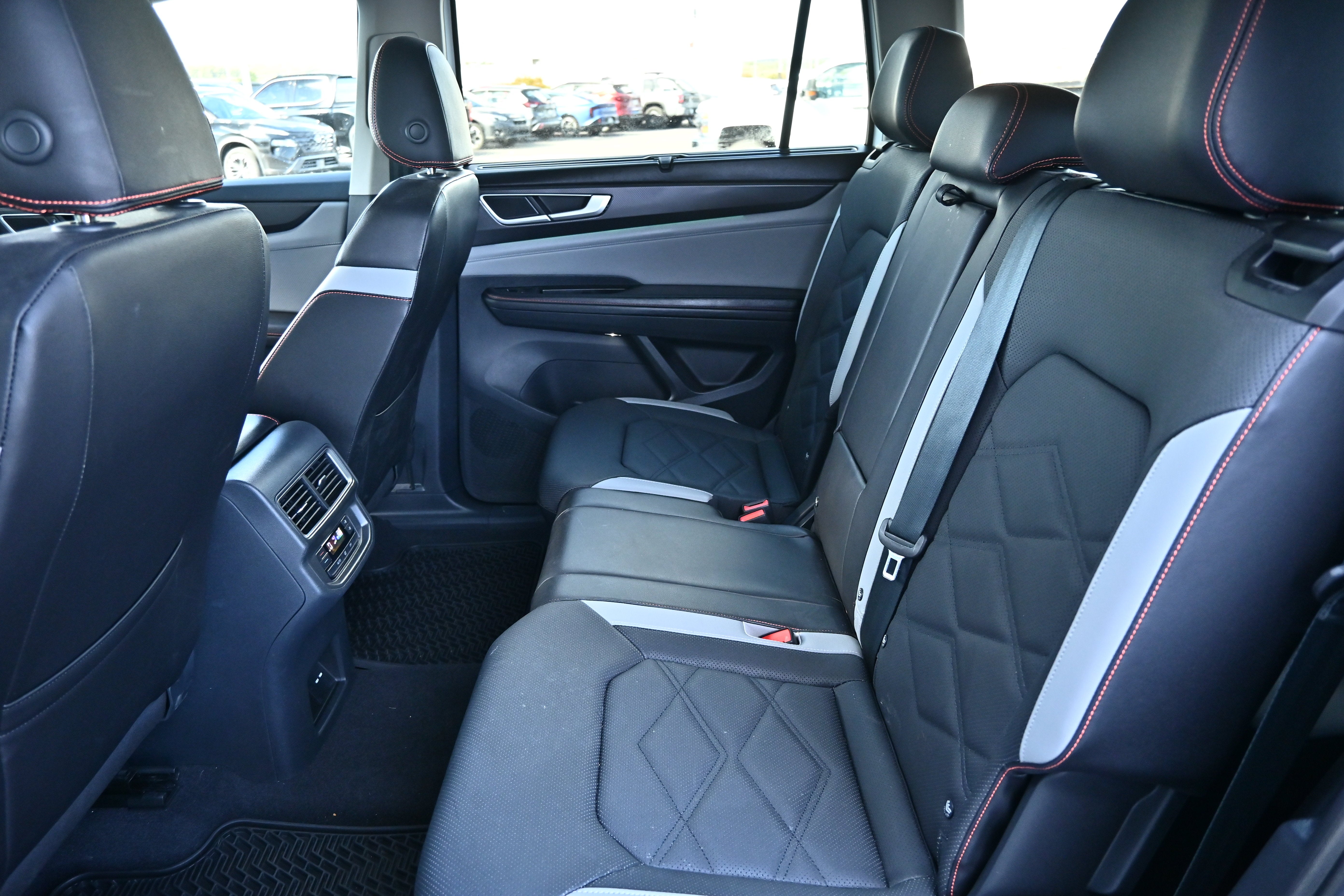 2024 Volkswagen Atlas 2.0T Peak Edition SEL