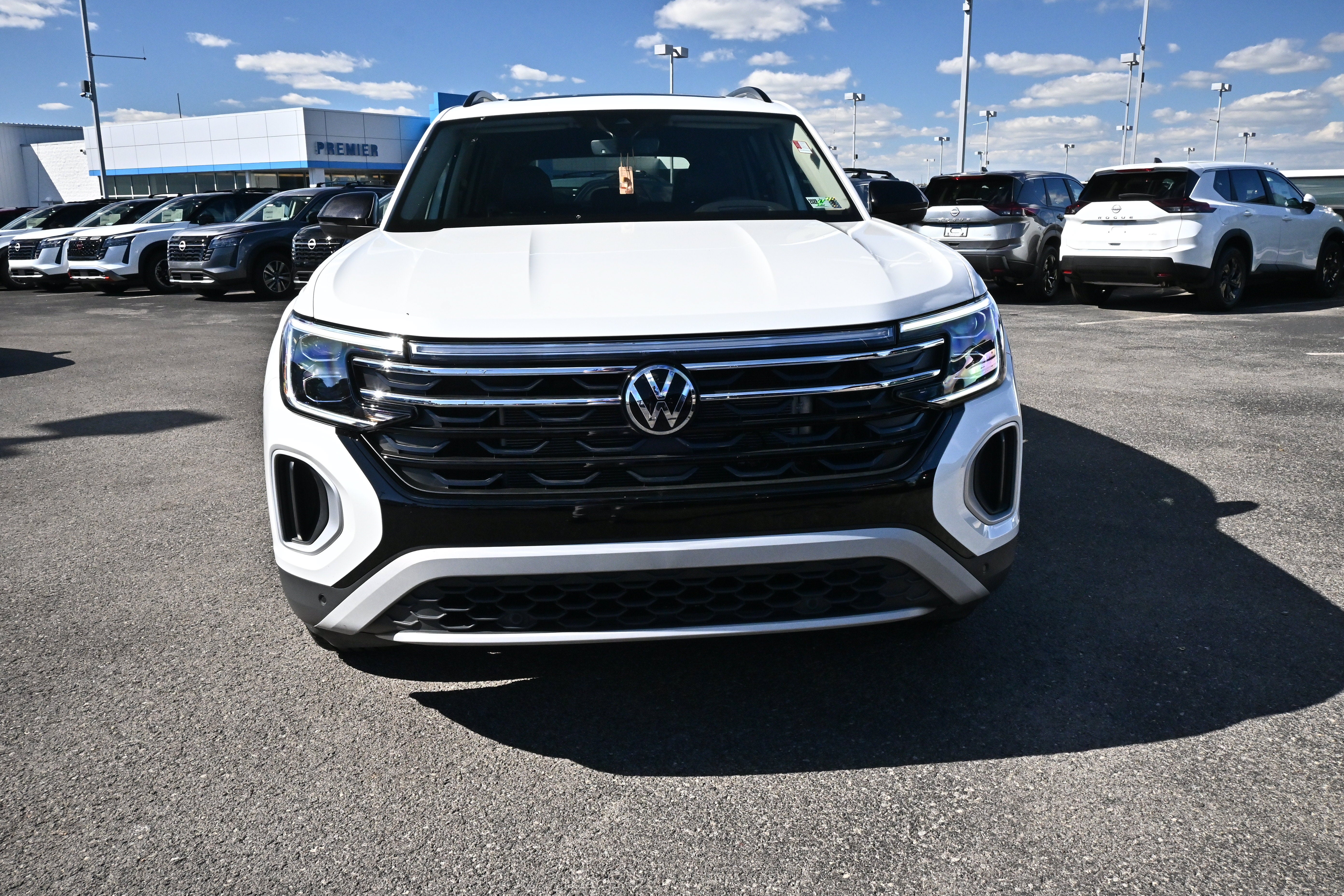 2024 Volkswagen Atlas 2.0T Peak Edition SEL