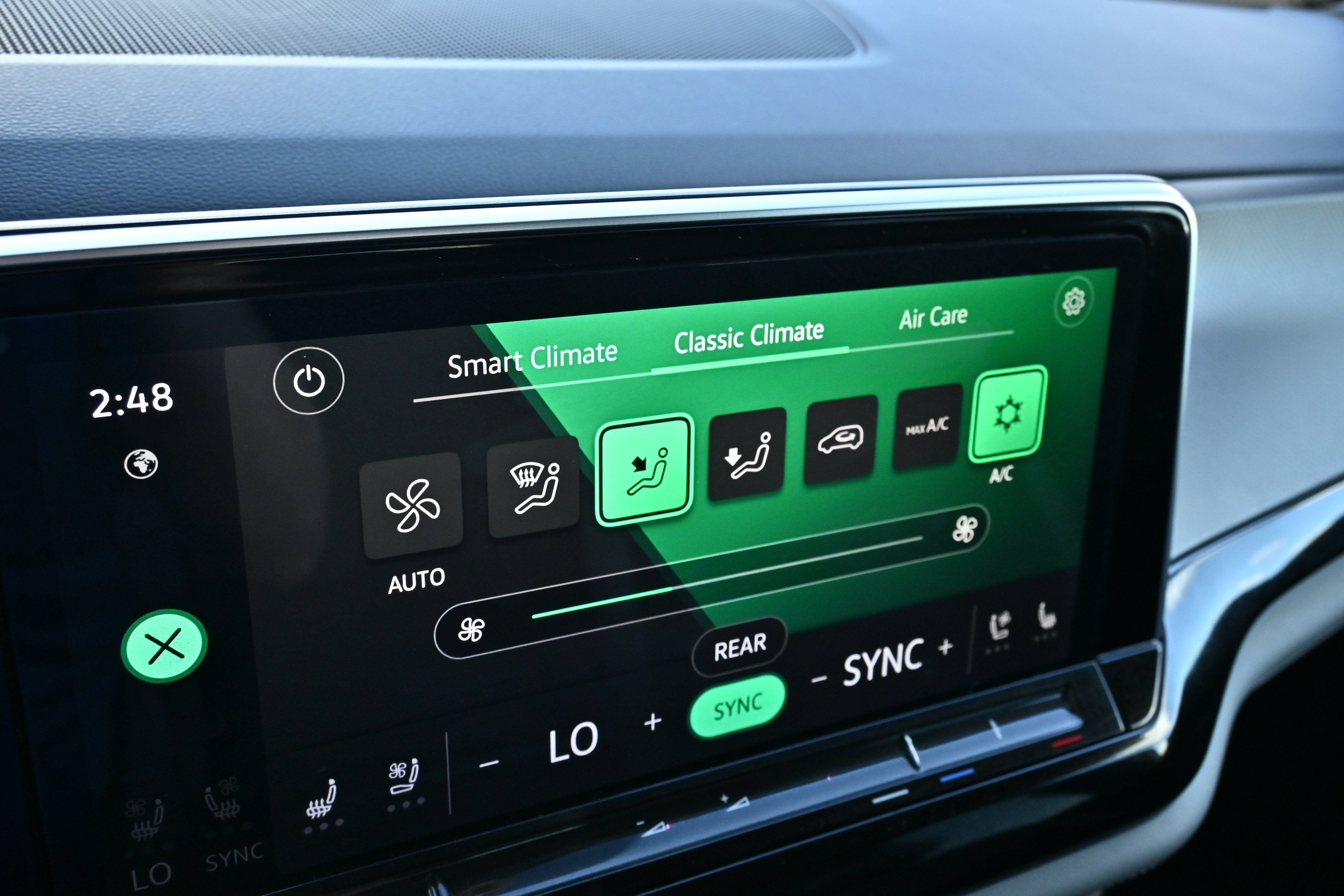 2024 Volkswagen Atlas 2.0T Peak Edition SEL