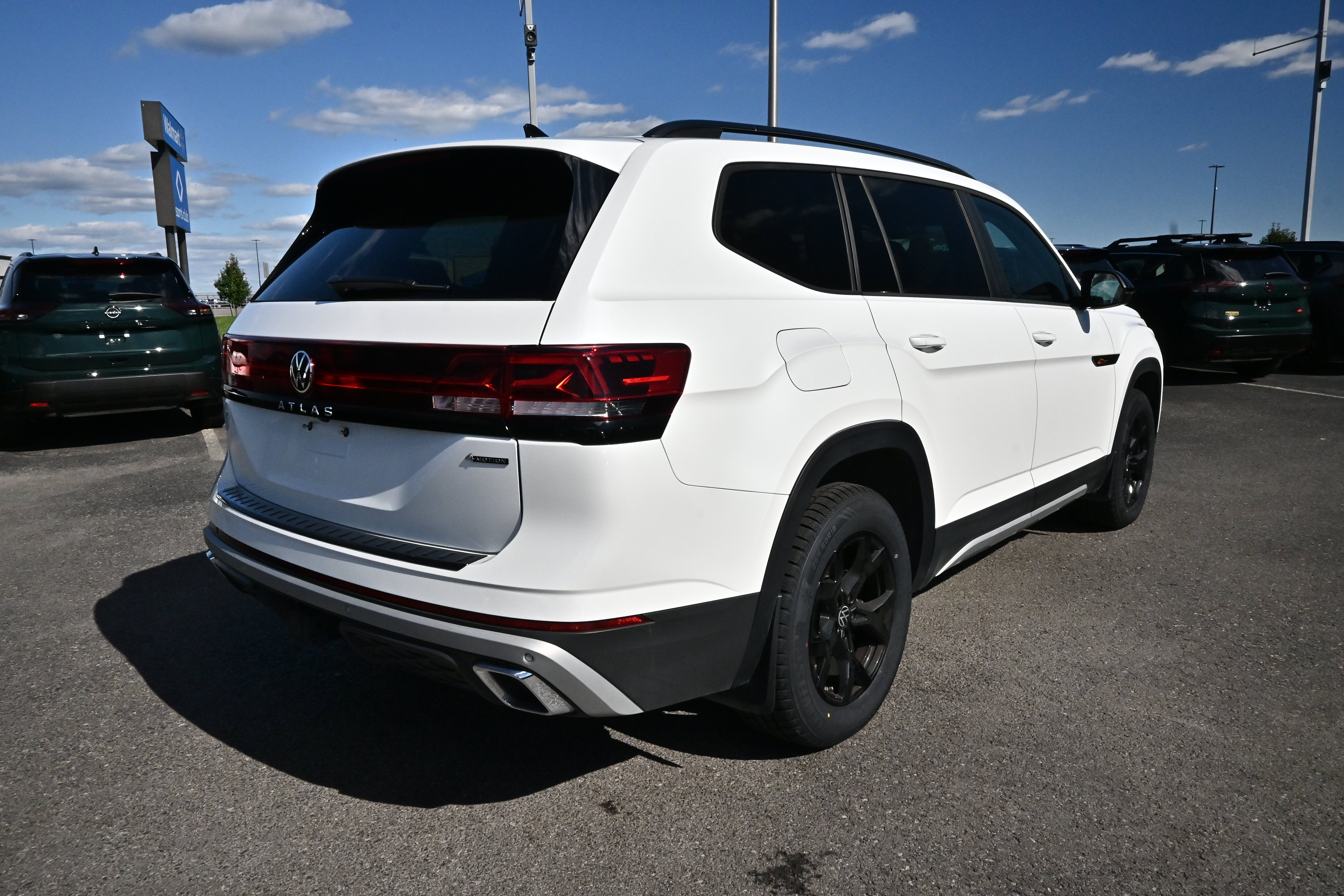2024 Volkswagen Atlas 2.0T Peak Edition SEL