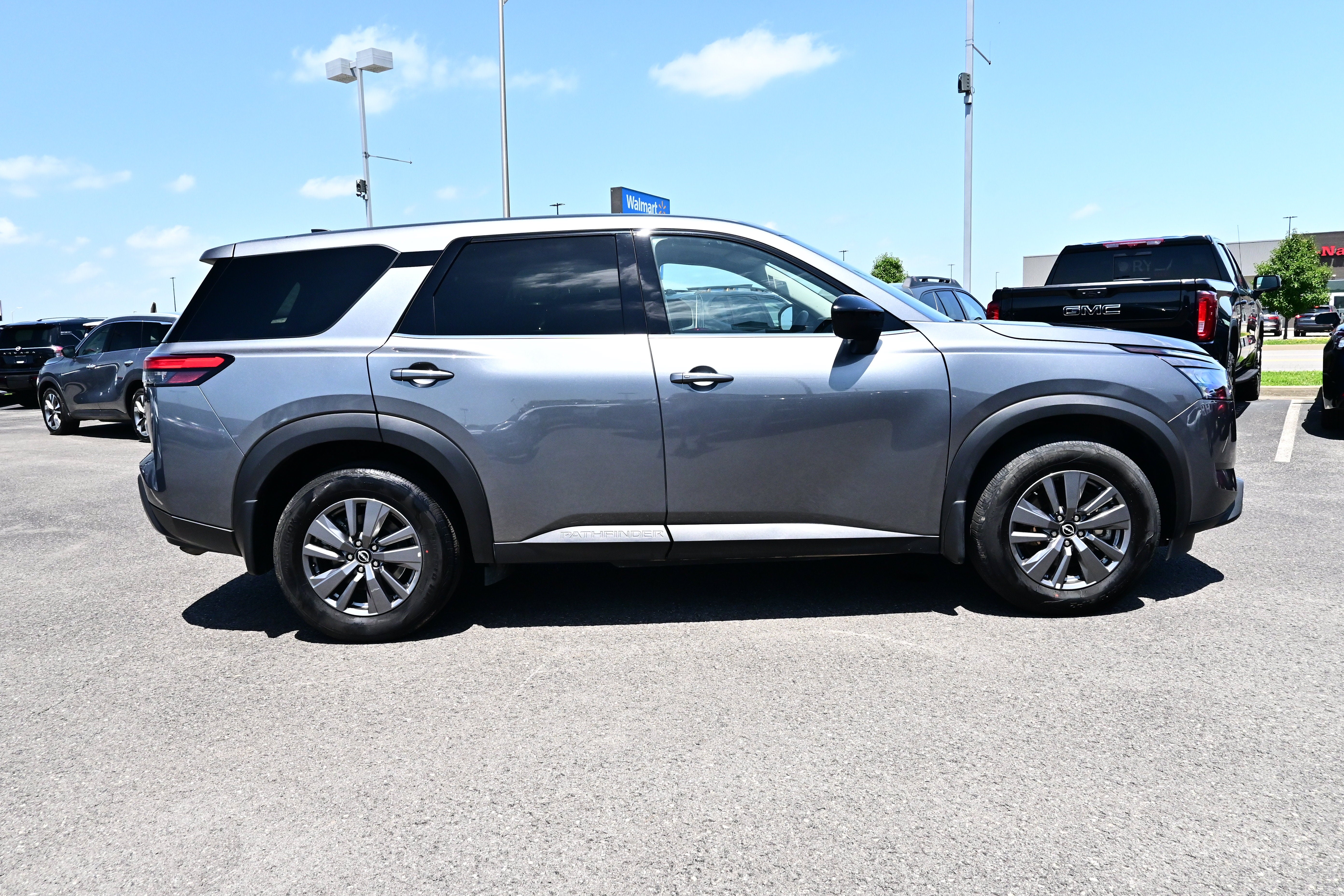 2025 Nissan Pathfinder S