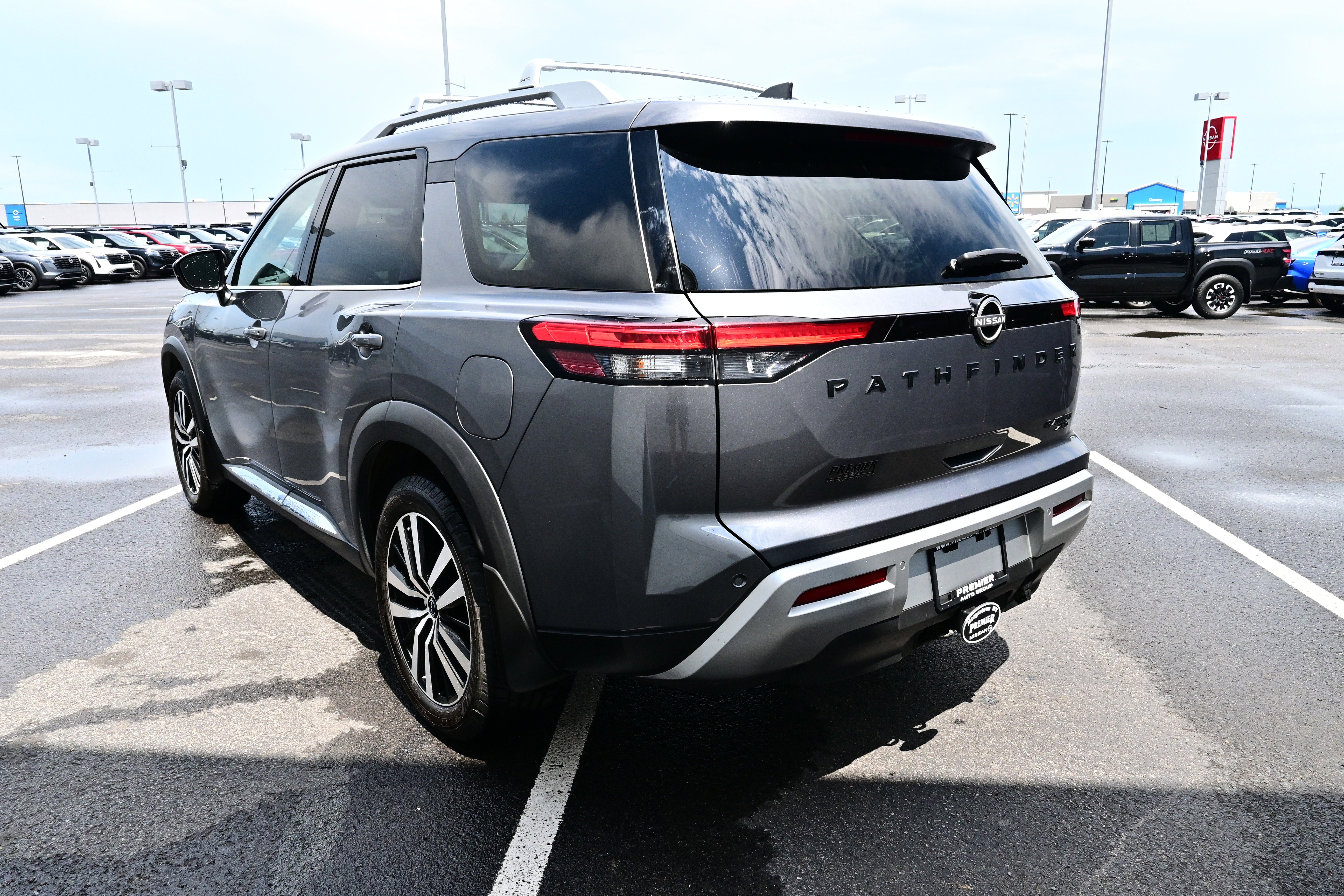 2025 Nissan Pathfinder Platinum