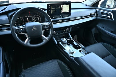 2025 Mitsubishi Outlander ES