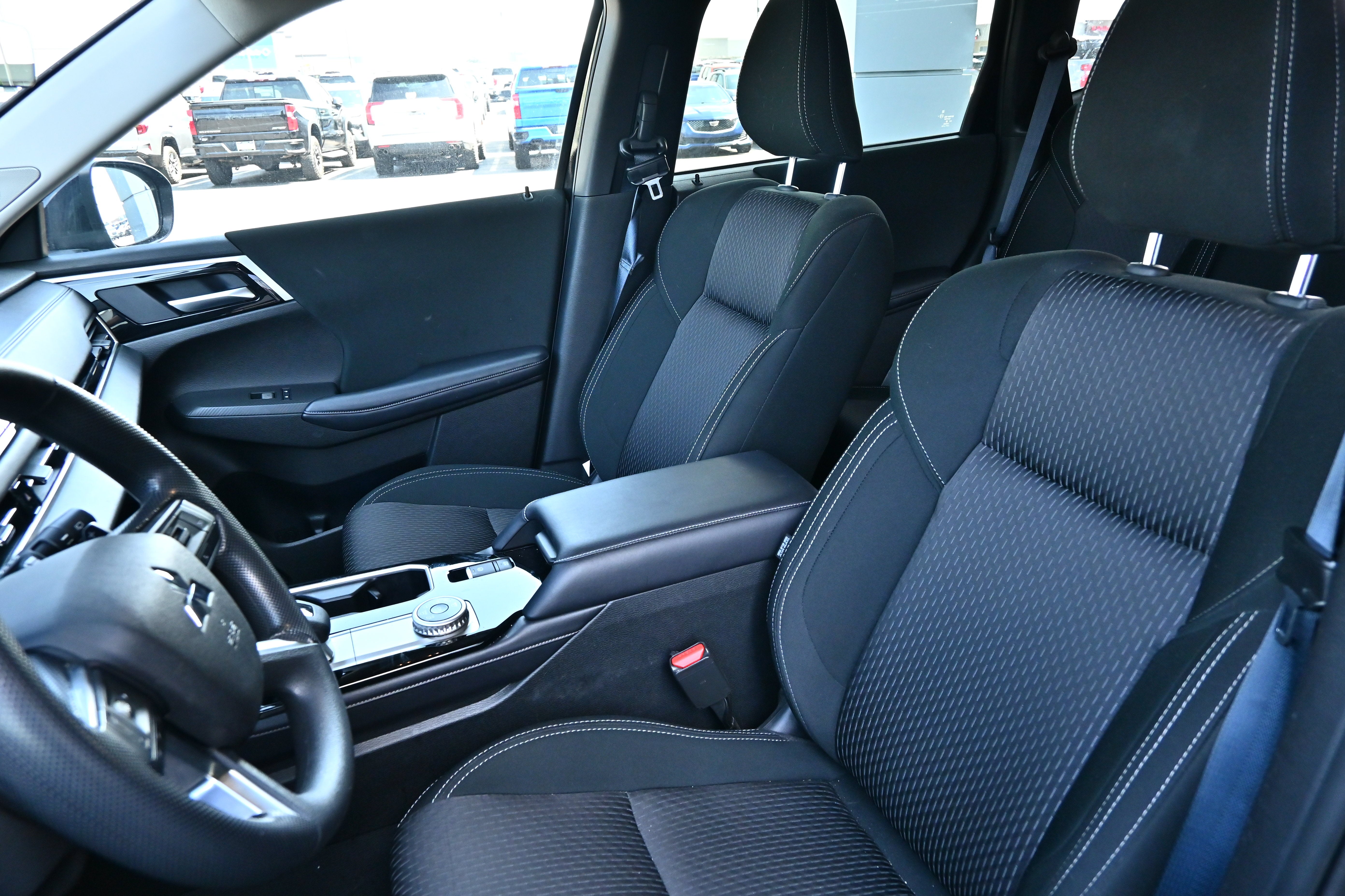 2025 Mitsubishi Outlander ES