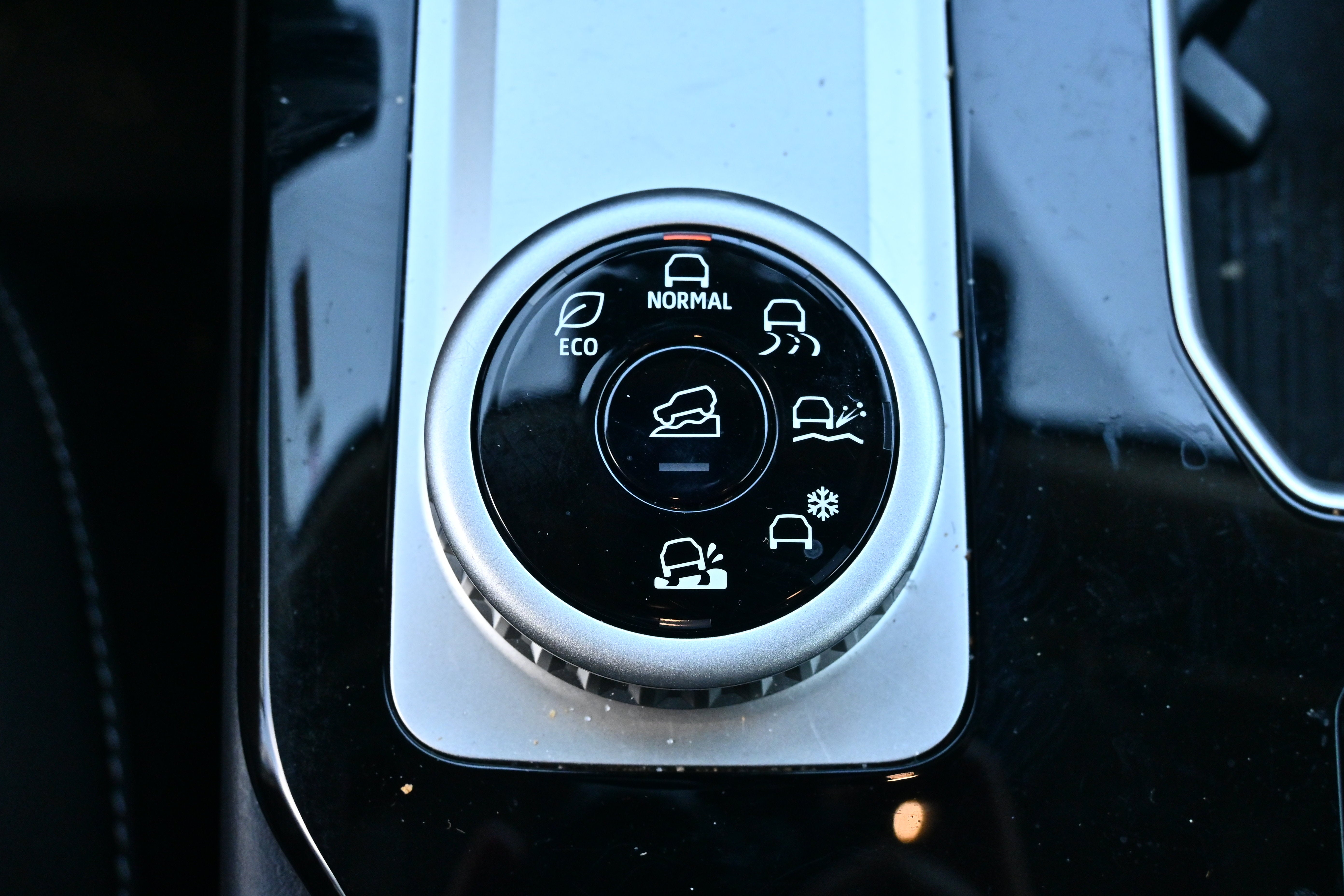 2025 Mitsubishi Outlander ES