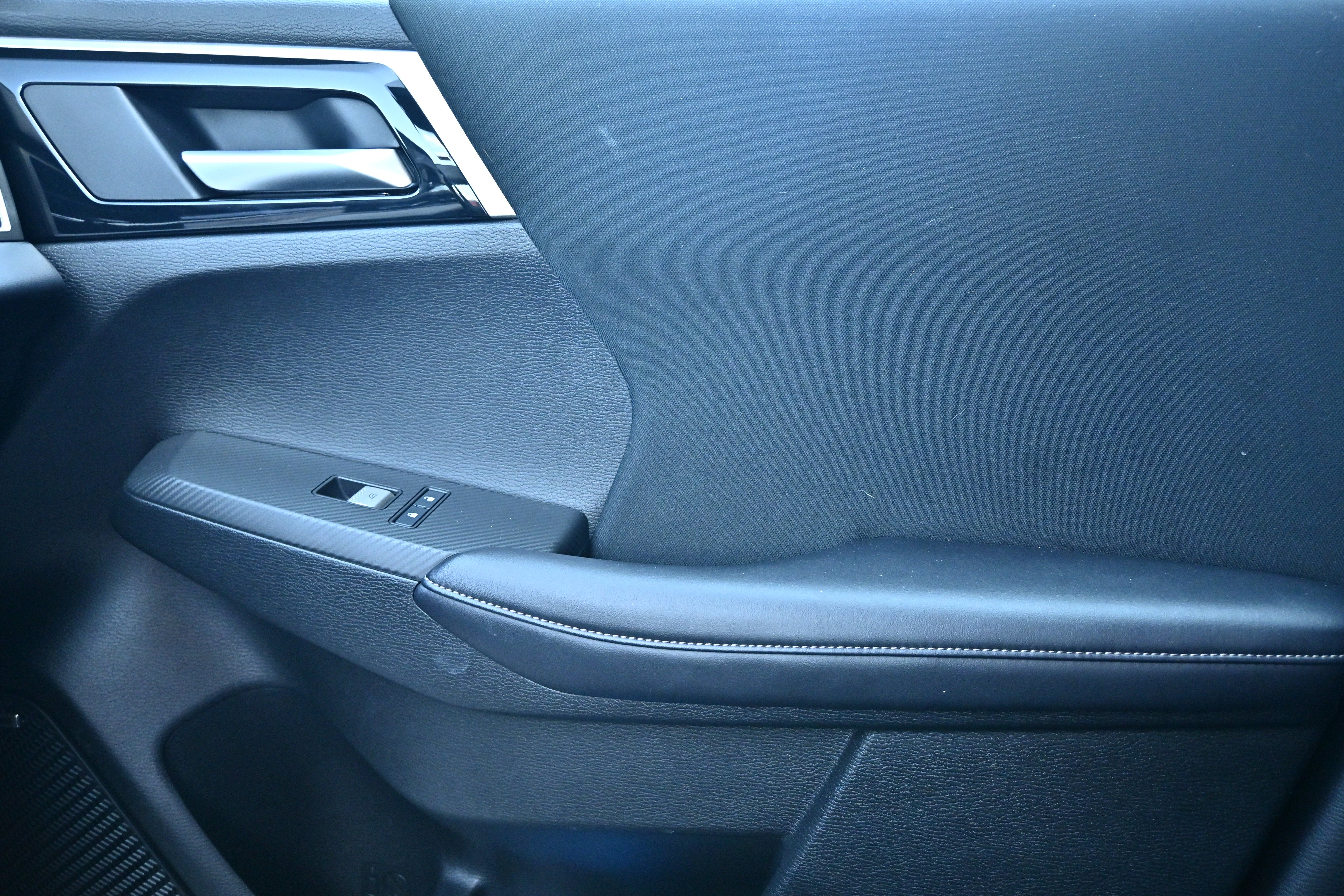 2025 Mitsubishi Outlander ES
