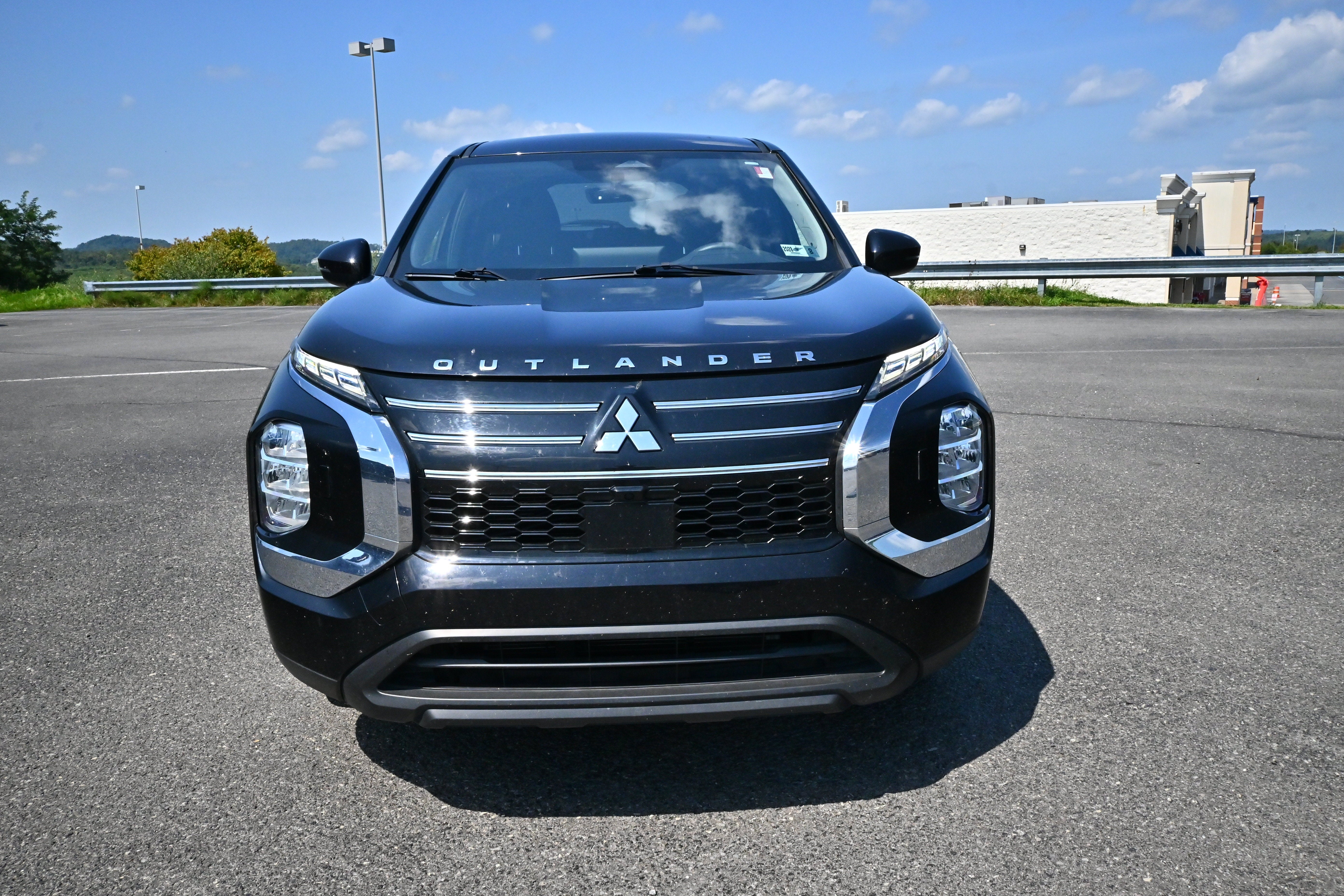 2025 Mitsubishi Outlander ES