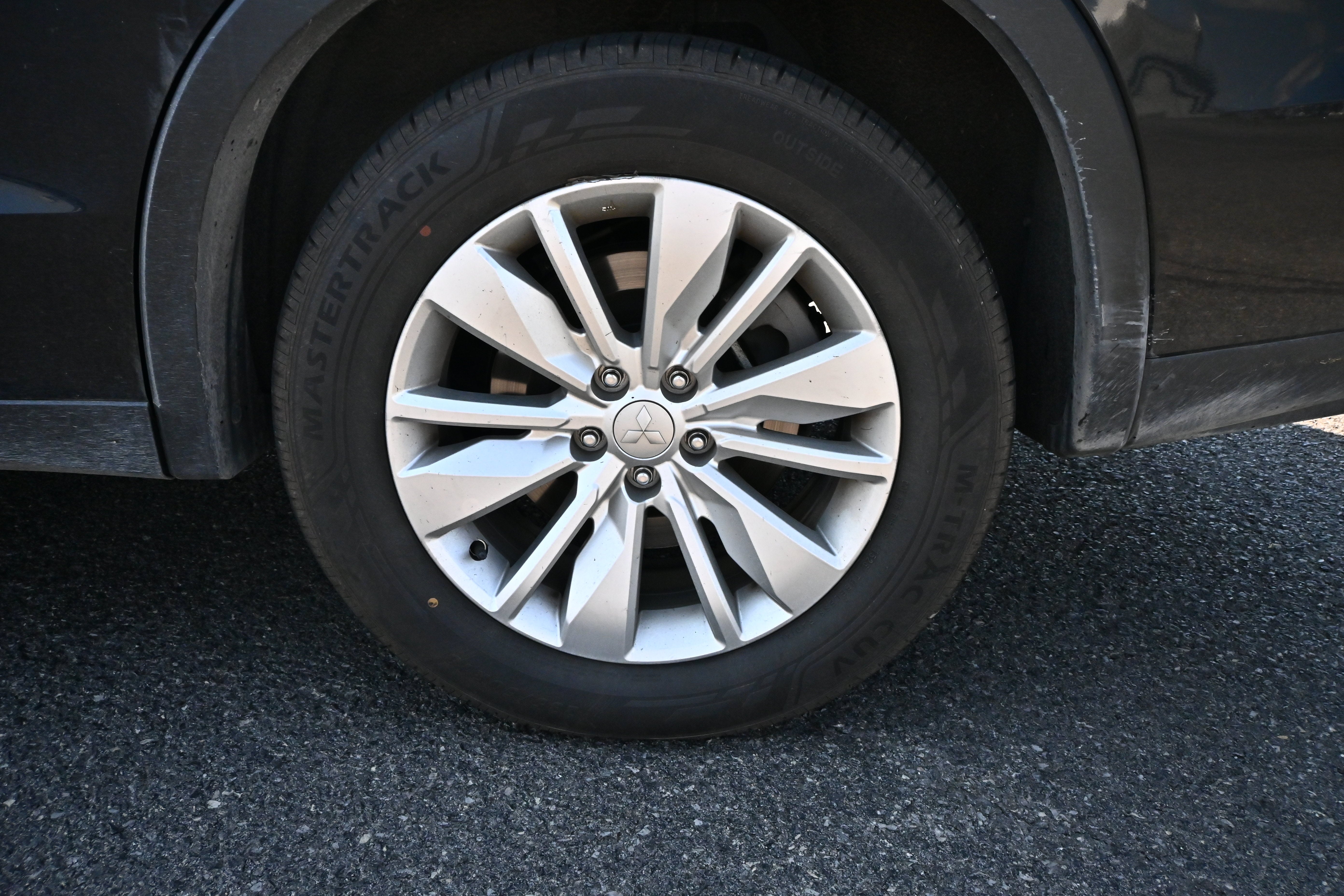 2025 Mitsubishi Outlander ES
