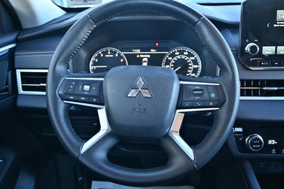 2023 Mitsubishi Outlander SE