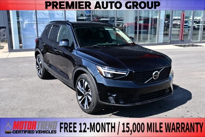 2023 Volvo XC40 Plus Dark Theme