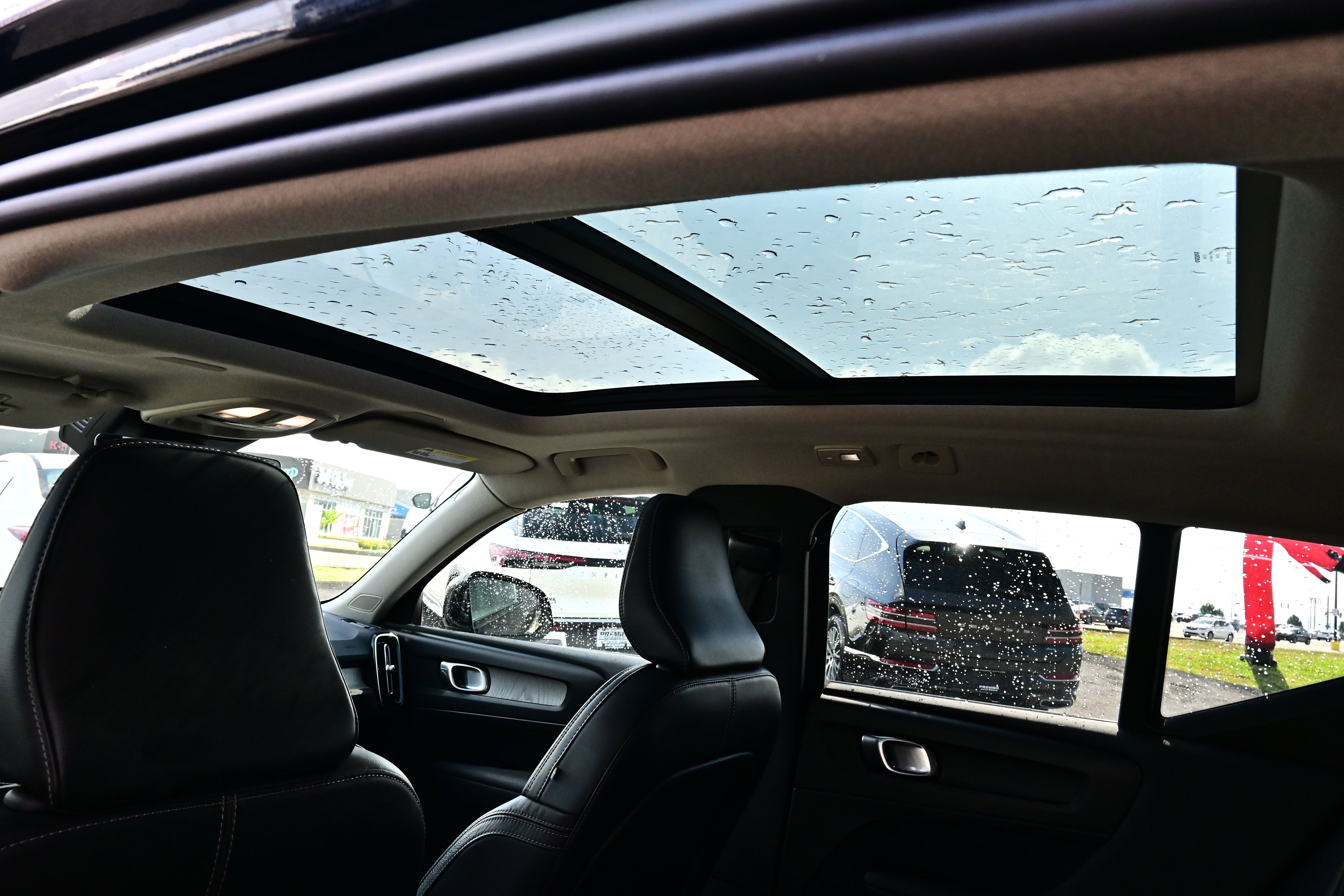 2023 Volvo XC40 Plus Dark Theme