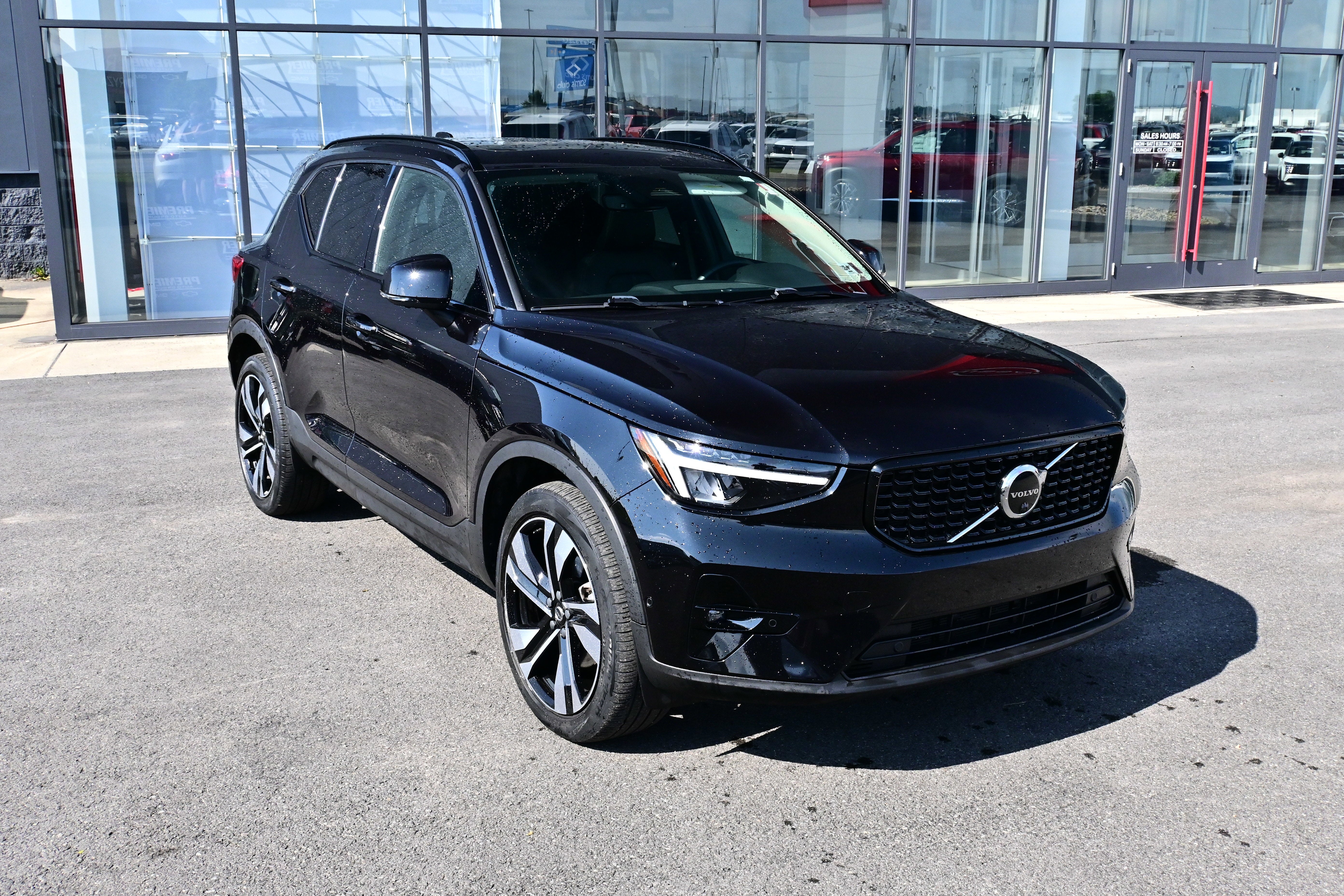 2023 Volvo XC40 Plus Dark Theme
