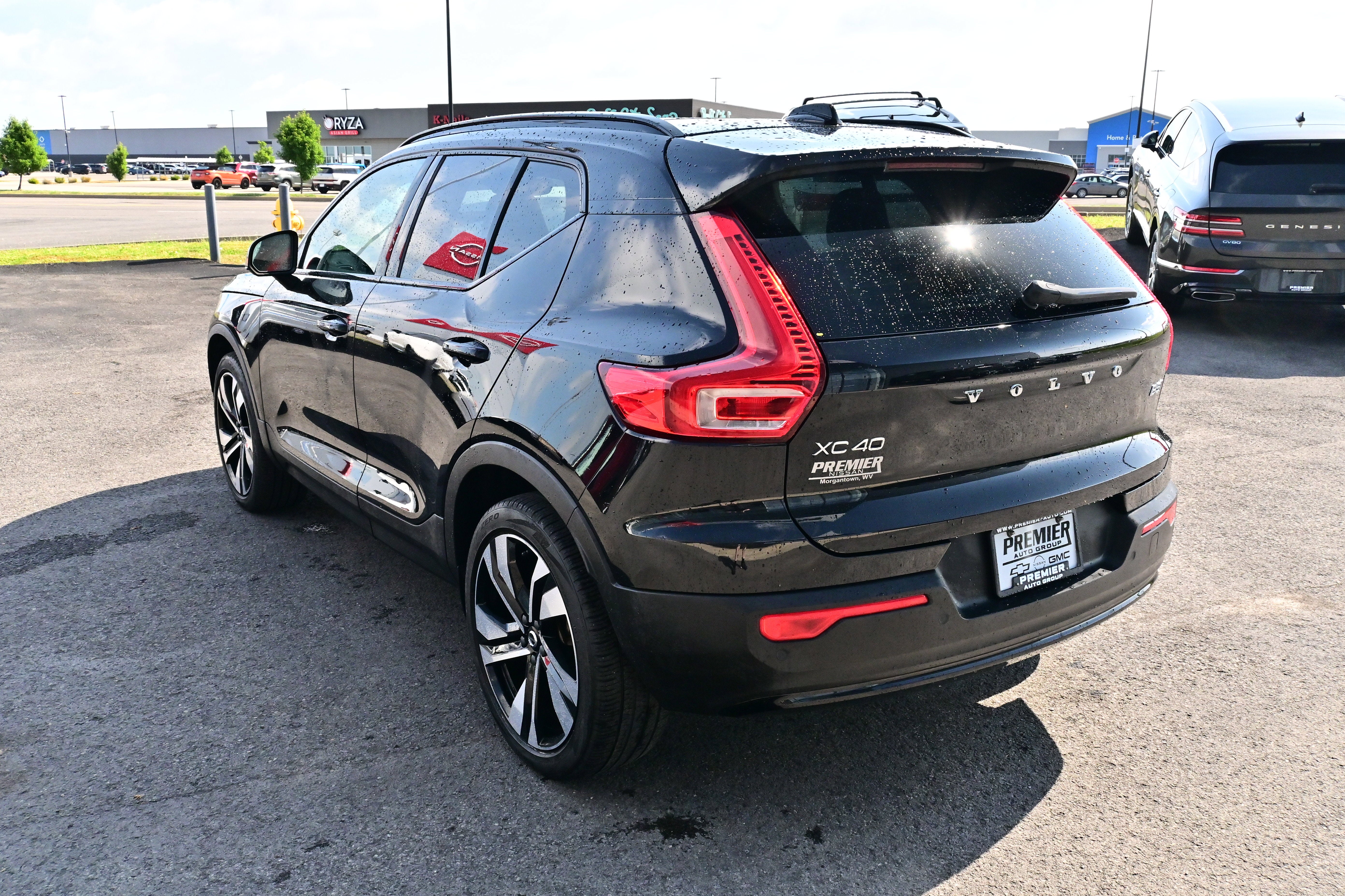 2023 Volvo XC40 Plus Dark Theme