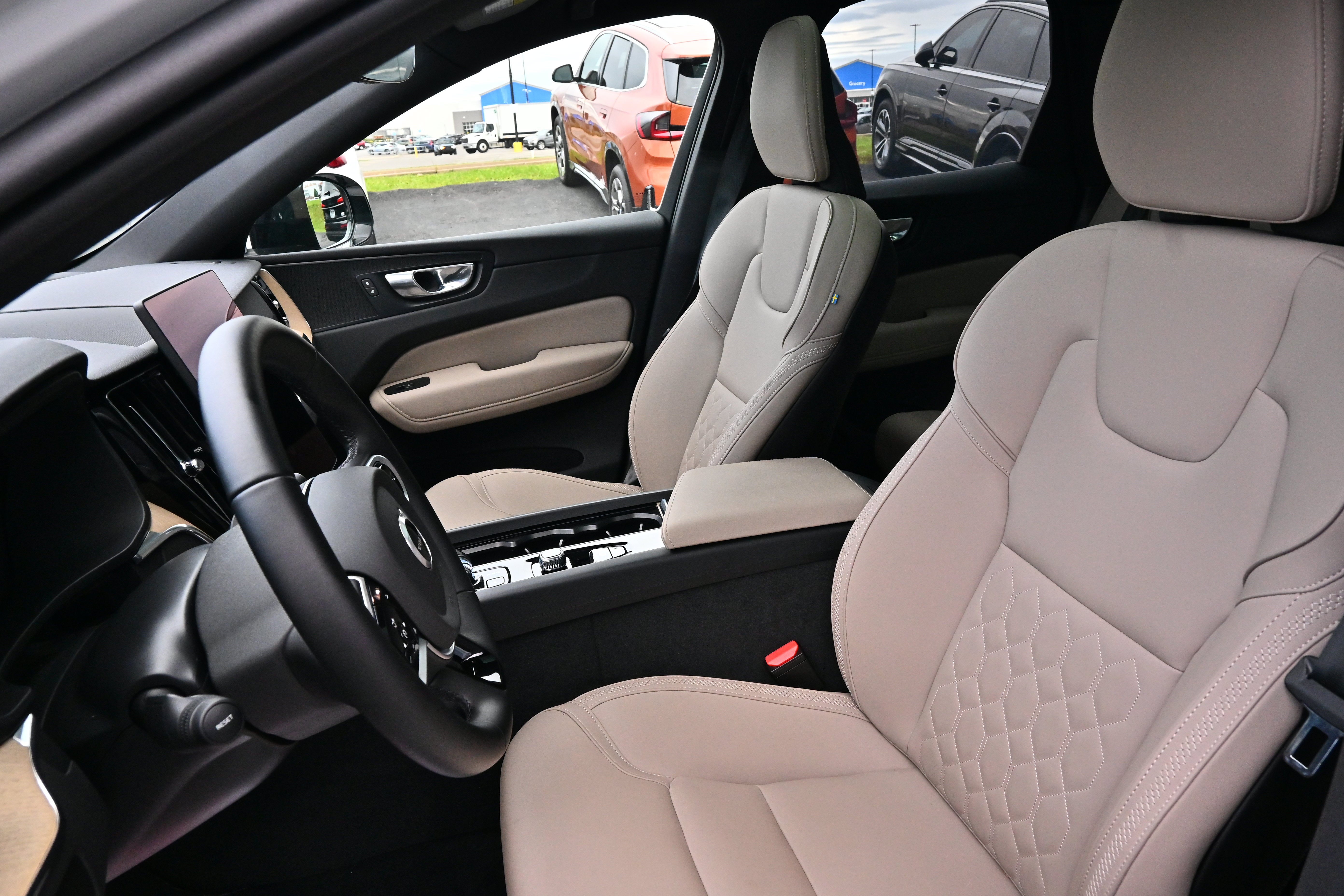 2026 Volvo XC60 Plus